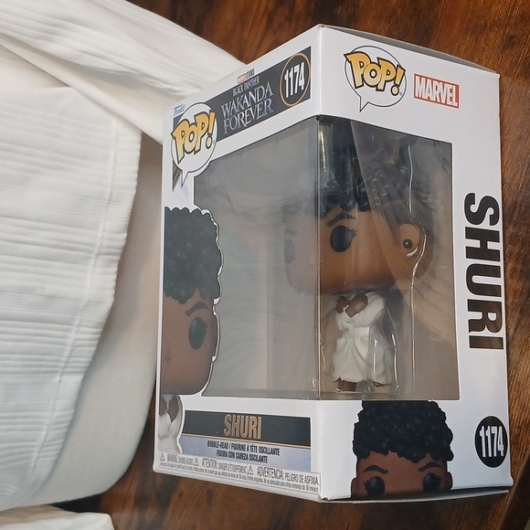 Wakanda forever funko pop marvel #1174 shuri - Picture 4 of 4